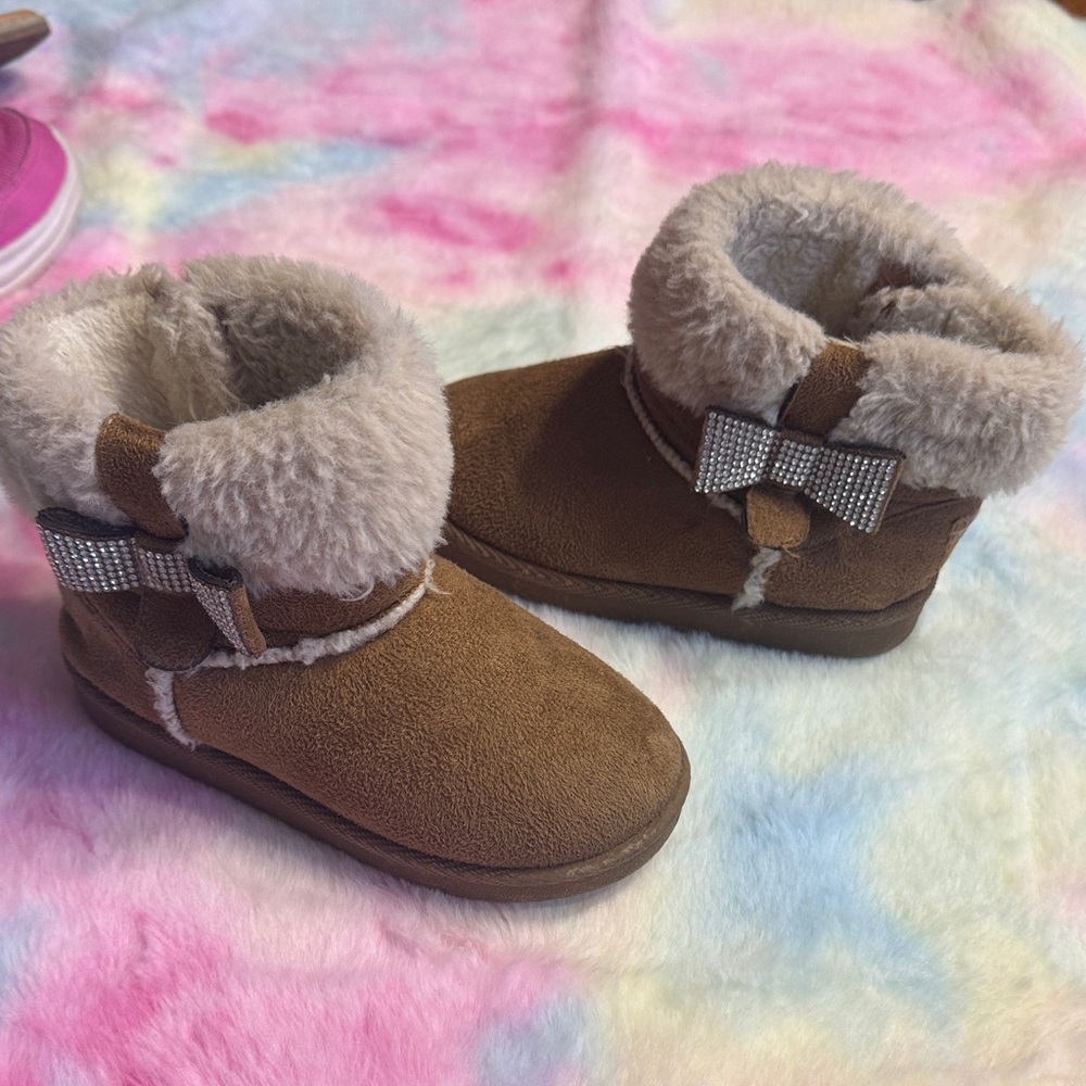 2/$10 sz 9 Cozy Brown girls Boots with Bow Accent